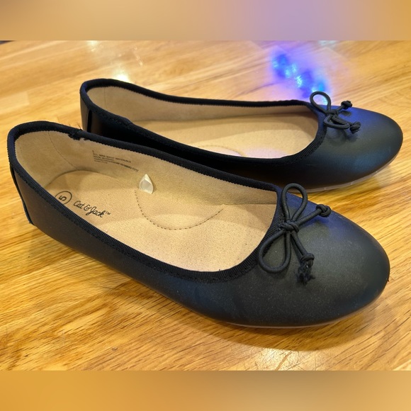 Cat & Jack Other - SOLD —- Cat & Jack Classic black Ballet Flats, like new condition, size 5